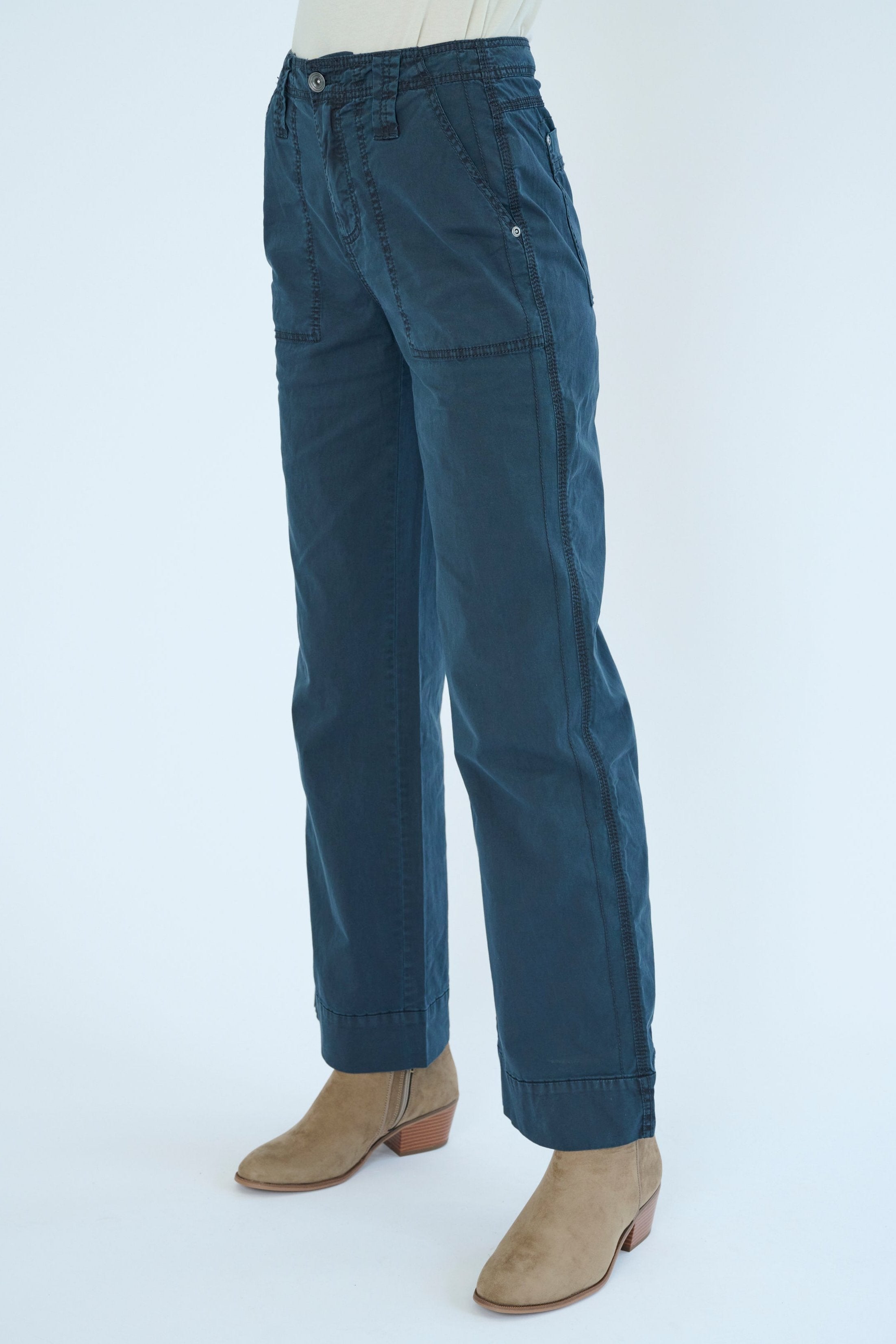 Side view of Darilyn pant in Celestial Blue color