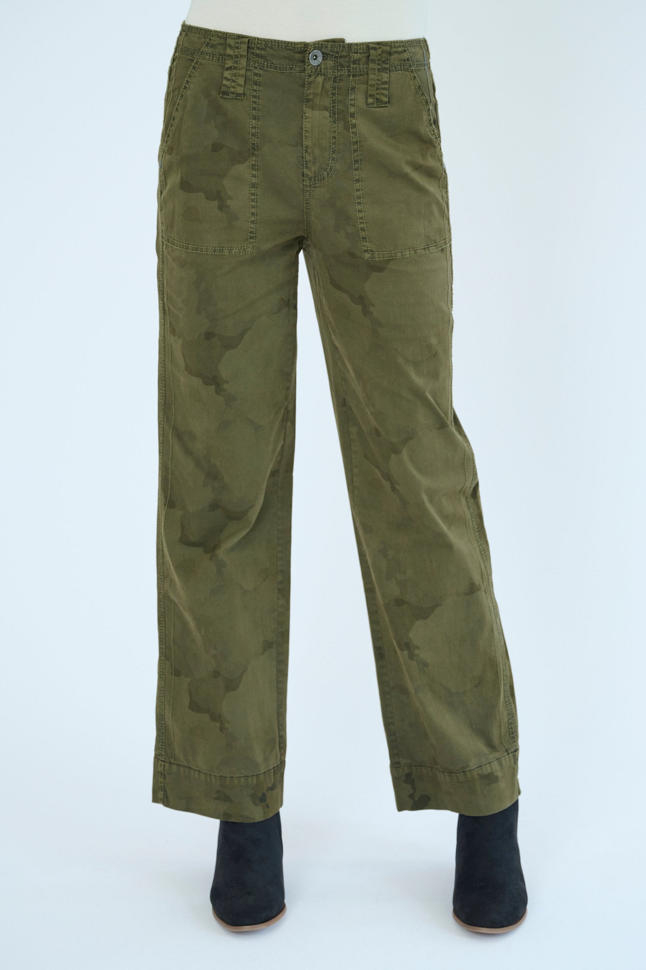 Front view of Darilyn pant in Pine Camo color