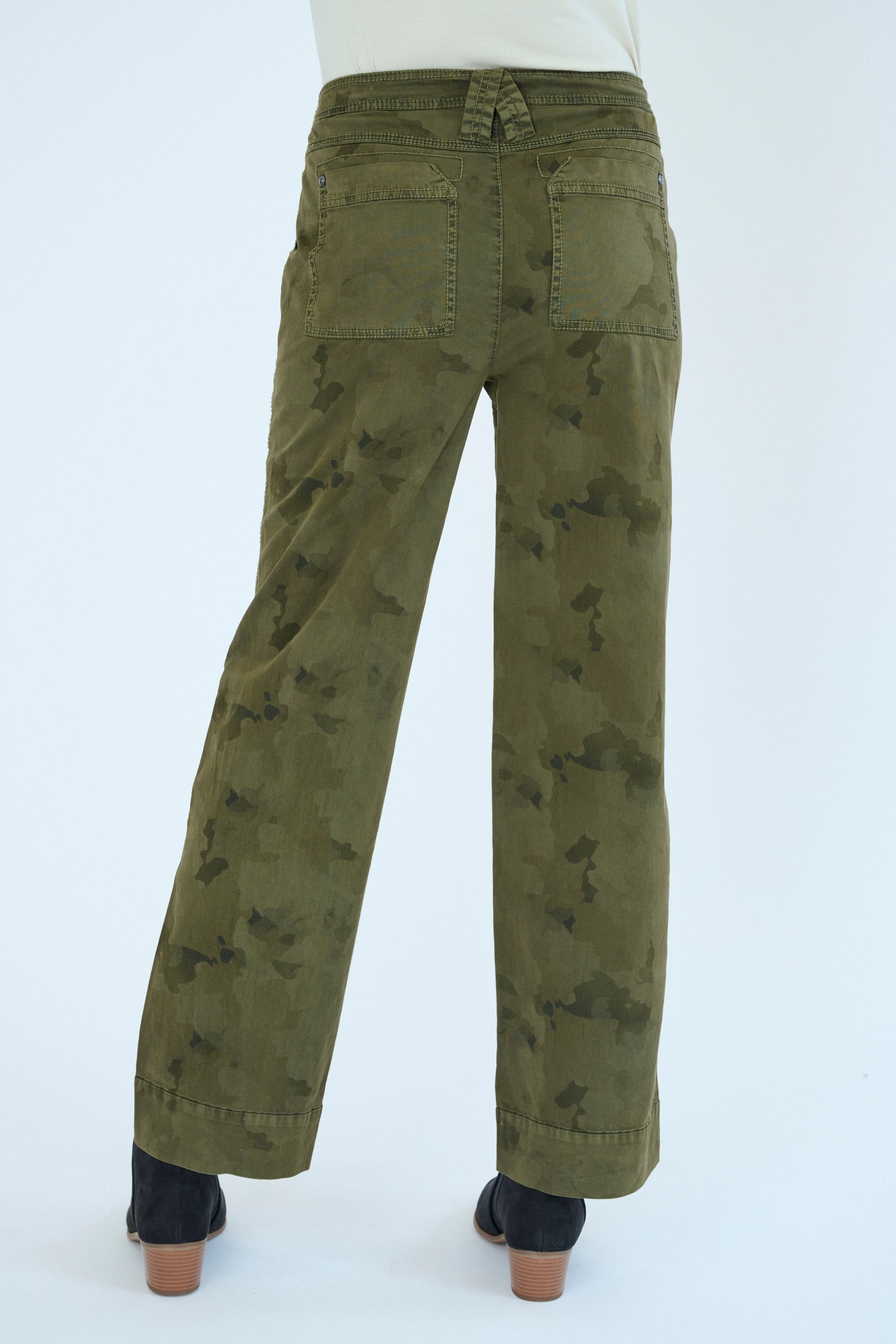 Back view of Darilyn pant in Pine Camo color