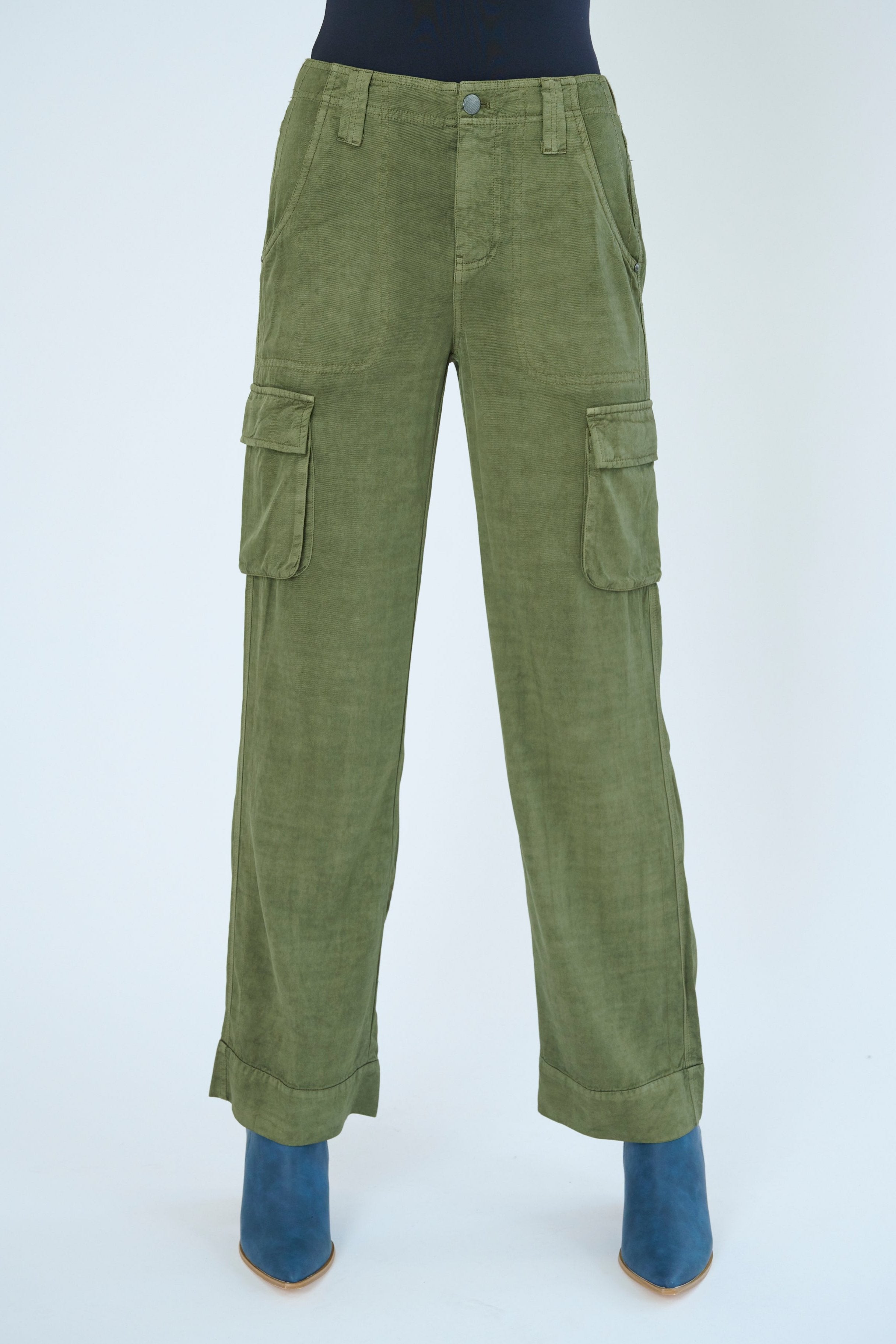 Front view of Gavyn pant in Pine color