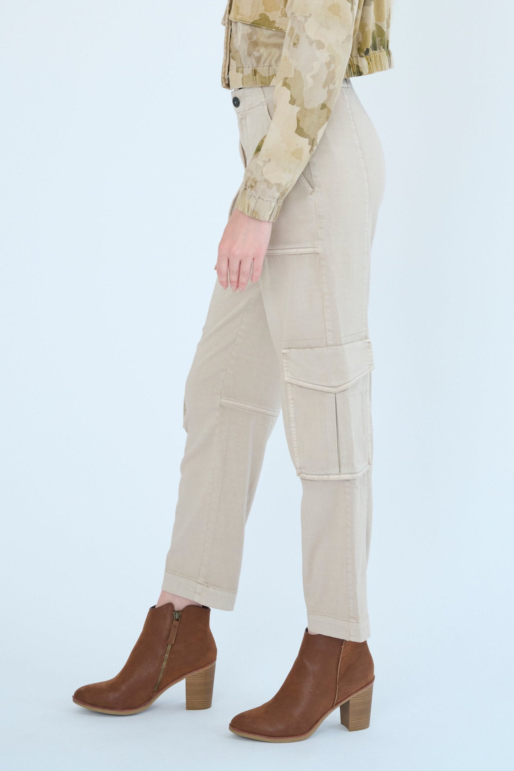 Side view of model wearing Raisa pant in Oat color