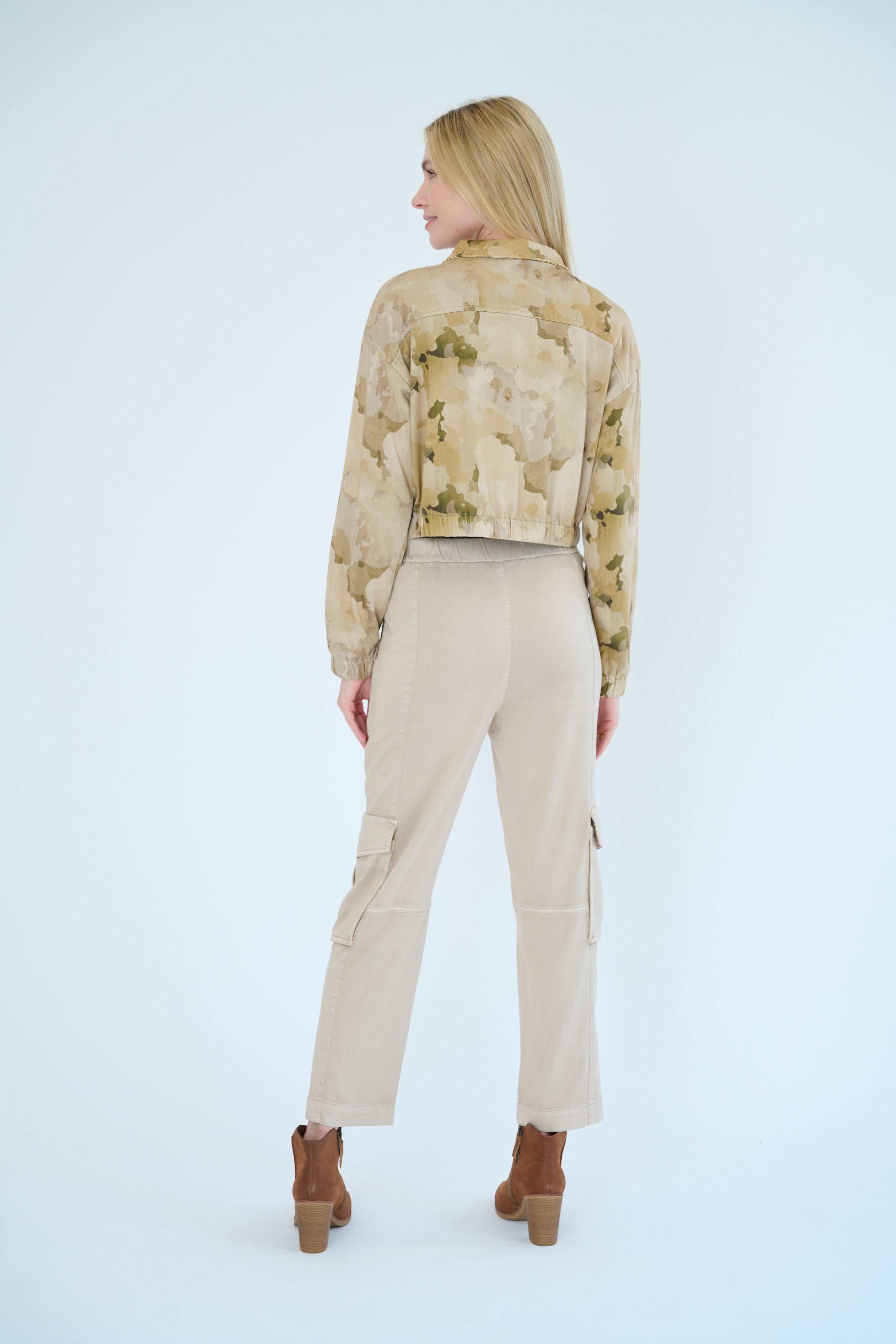 Back view of model wearing Raisa pant in Oat color