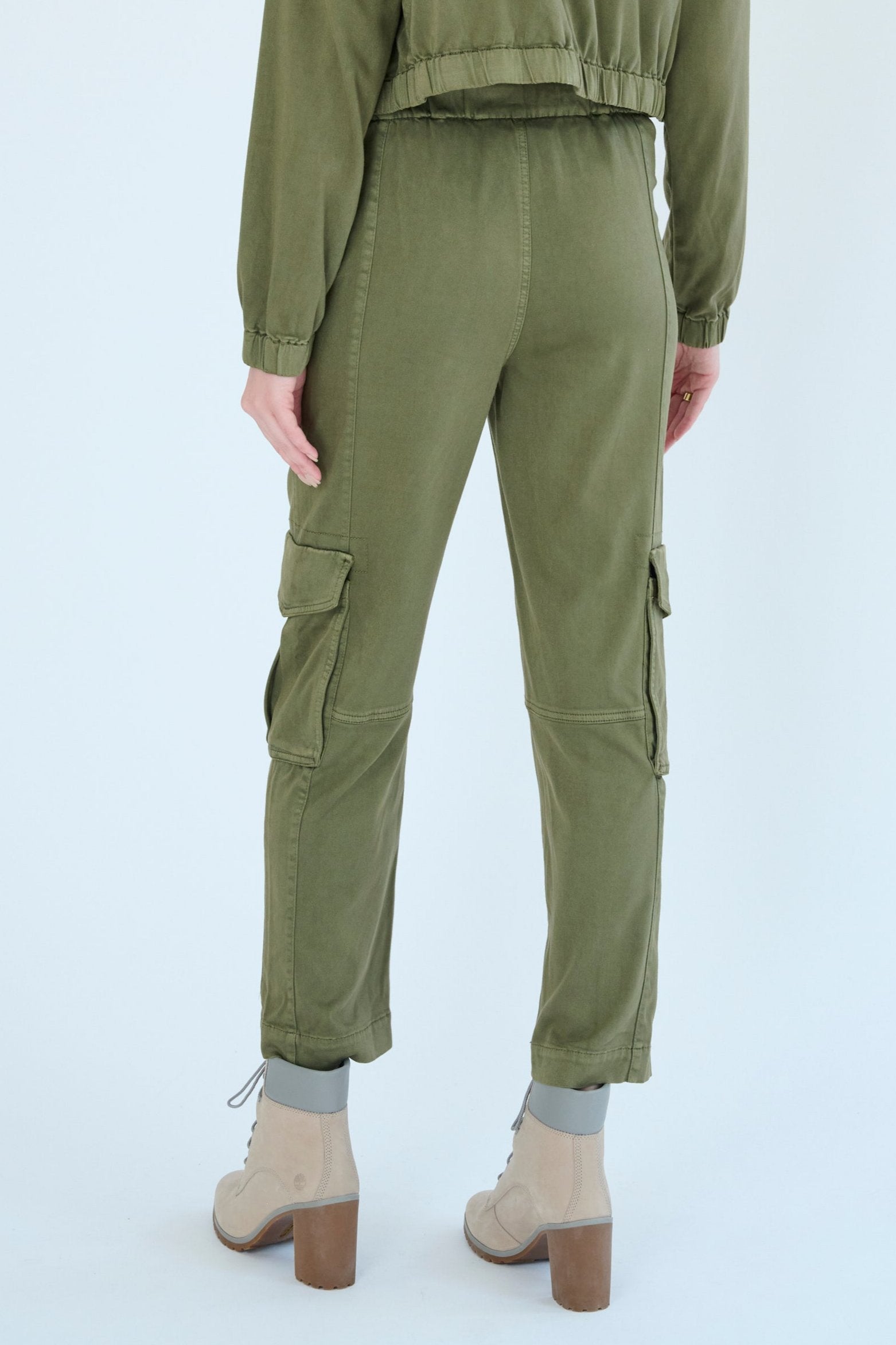 Back view of model wearing Raisa pant in Pine color